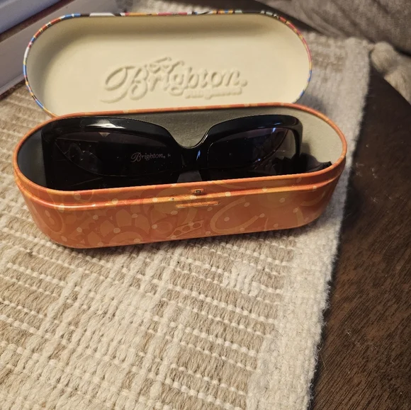 Brighton Black Sunglasses with Retro Floral Case - Picture 2 of 7